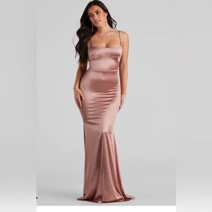 Rose gold mermaid open back dress size small never worn has tags .
